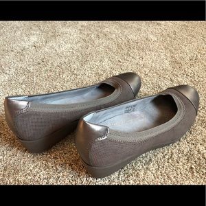 Clarks Taupe Platform Size 9 New In Box!